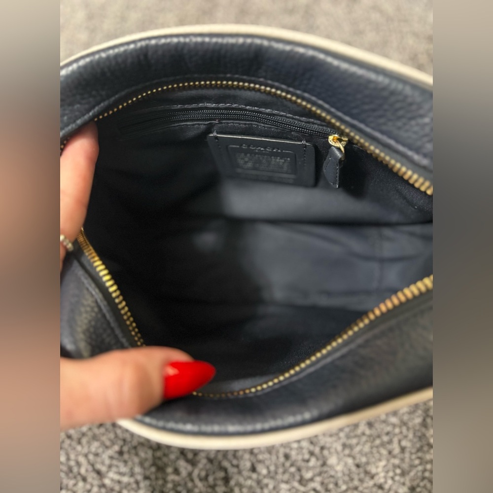 COACH DEMPSEY CAMERA BAG IN SIGNATURE JACQUARD WITH PATCH - Picture 6 of 12